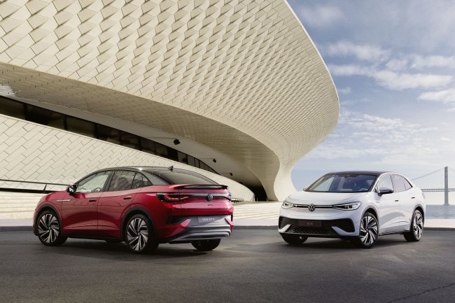 VW Golf 8 and ID.3, ID.4 get new software free of charge
