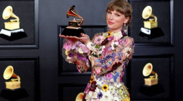 After two years, Taylor Swift comes back the movie screens!