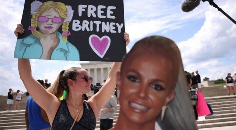 A big turnaround in the Britney Spears case: Her father agreed to step down as custodian!
