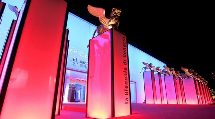 With masks and tests, the stars are making a big comeback at the prestigious Venice Film Festival!