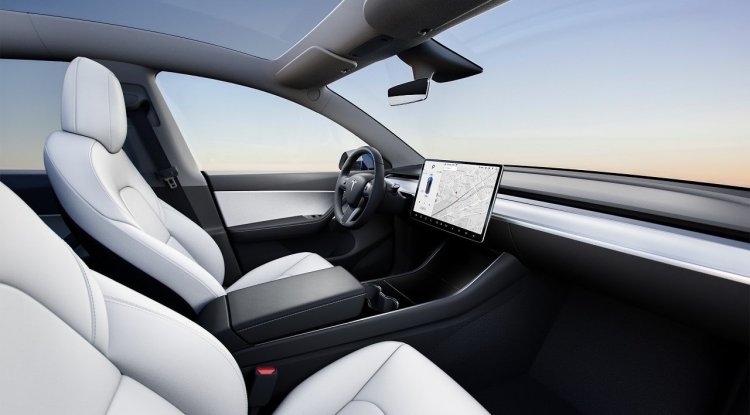 Tesla now has a microphone for karaoke