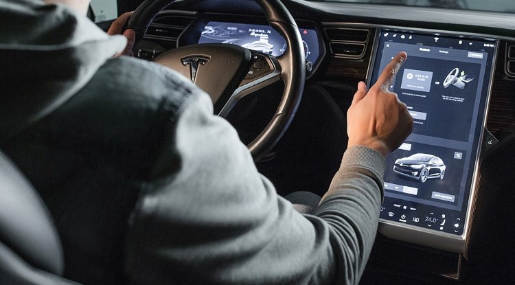 Tesla must improve autonomous driving