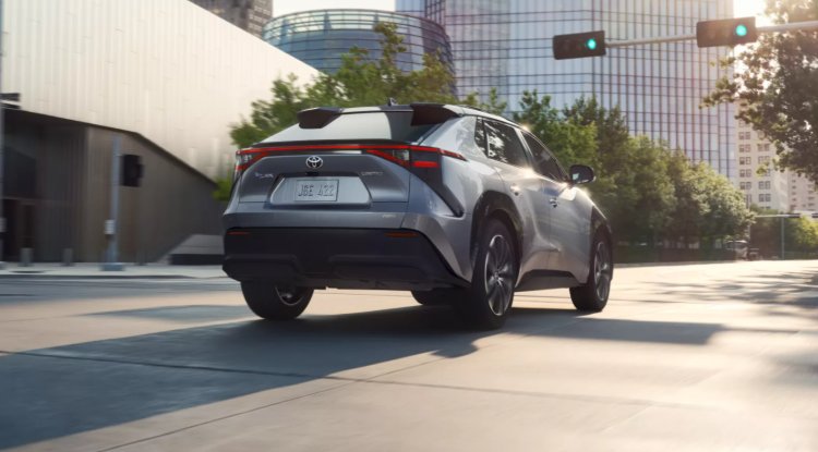 Toyota pulls its first electric car - the wheels fall off