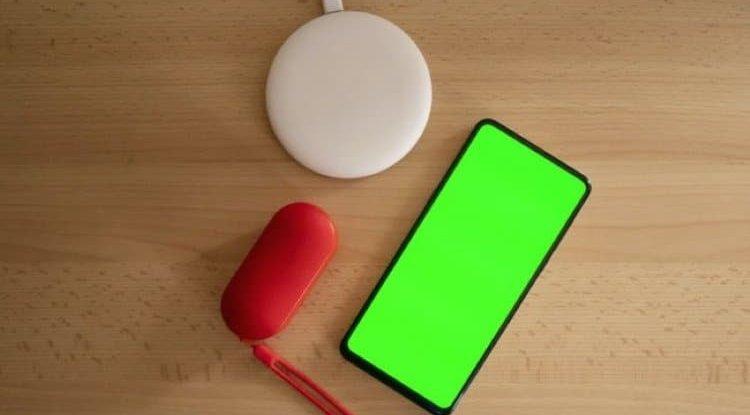 BREAKING RECORDS: The phone's battery is fully charged in just 8 minutes