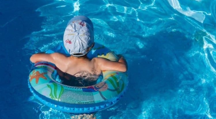 Little hero: he is only seven years old and he swam for an hour to save his family!