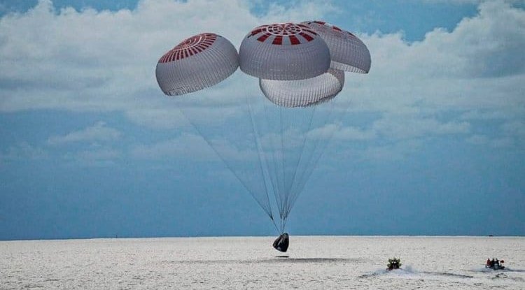 The SpaceX civilian crew landed on Earth after three days in space: "It was a great trip."