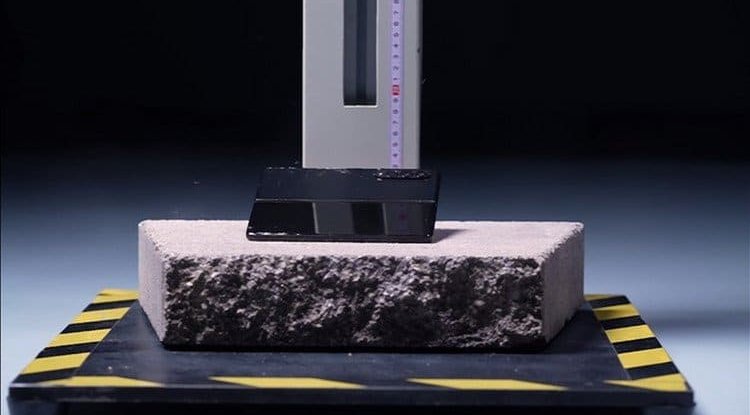 VIDEO: Galaxy Z Fold 3 meets concrete