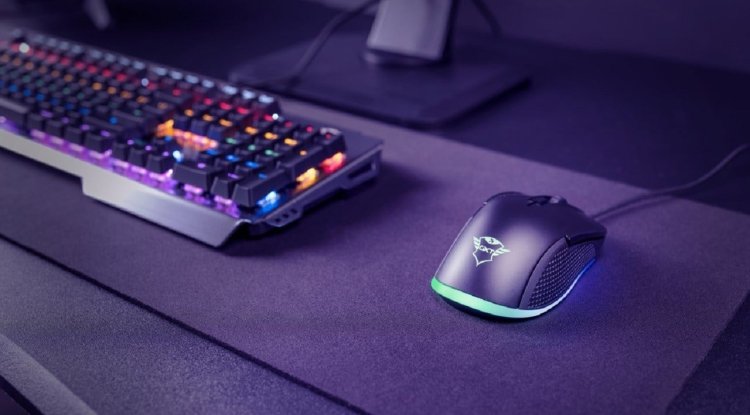 Gaming mouse with 7200 DPI and RGB LED lighting