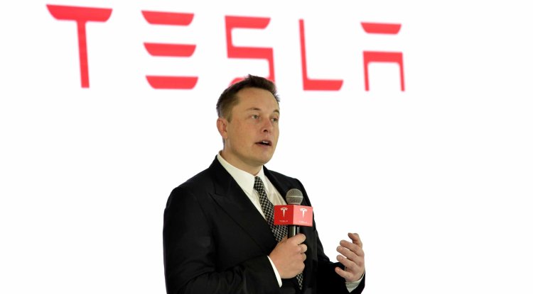 Tesla 2022: Humanoid robots and new cars