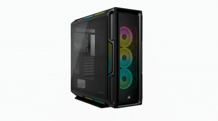 The Corsair iCUE 5000T - Case with many LEDs