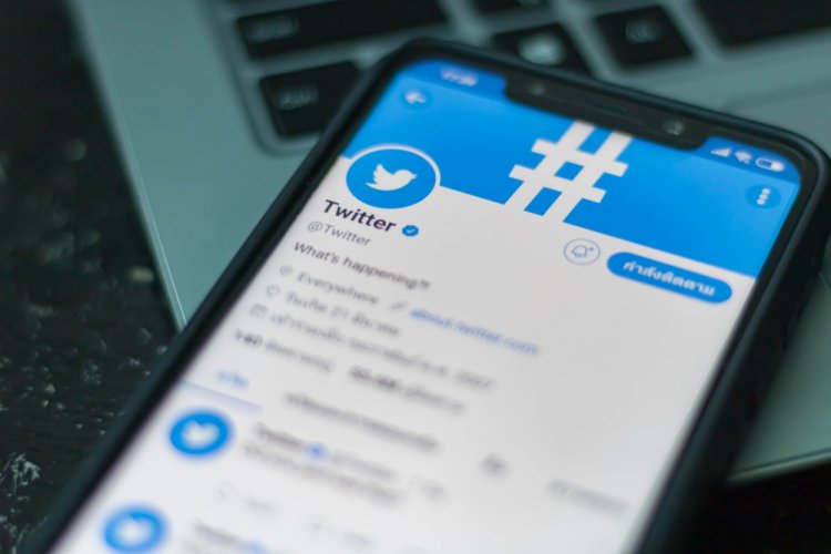 Twitter is testing a status feature