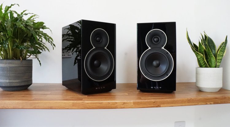 Moon by Simaudio Voice 22 loudspeaker