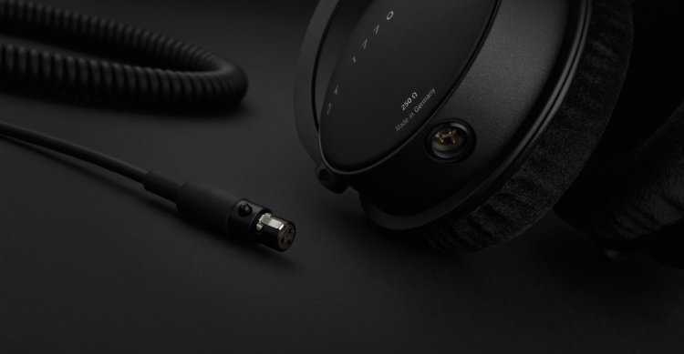 Beyerdynamic DT 1770 Pro 250ohm Studio Reference Headphones