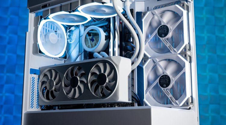 HYTE Y40 Snow White Edition PC