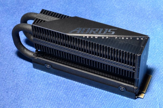 GIGABYTE AORUS Gen5 10000 SSD 2TB PCIe 5.0 NVME M.2 SSD