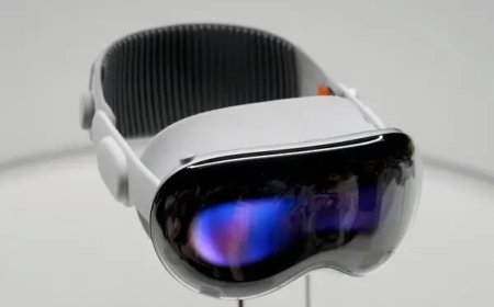 Apple's Strategy to Promote the $3,500 Vision Pro Headset: In-Store Demos